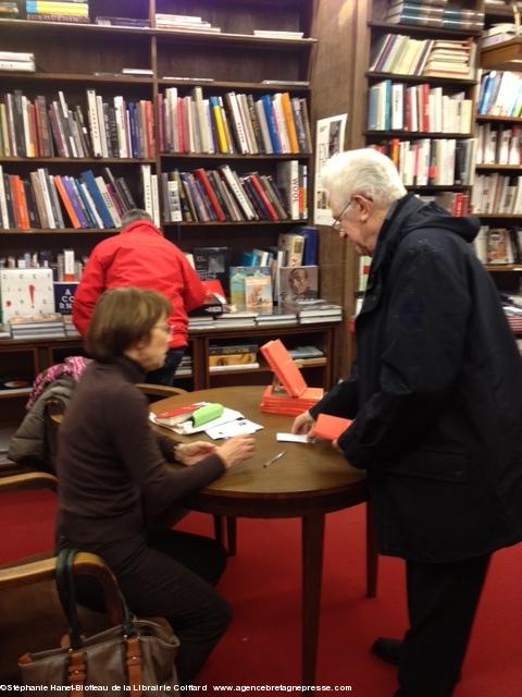 Marie-Hélène Prouteau-Stéphan en dédicace à la librairie Coiffard de Nantes le 8 février 2014.