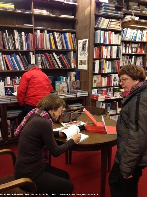 Marie-Hélène Prouteau-Stéphan en dédicace à la librairie Coiffard de Nantes le 8 février 2014.