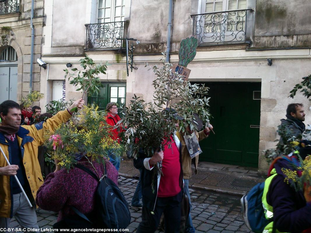 rue Kervégan. A deux pas des premiers heurts. L'heure est au rupestre. Manifestation anti-aéroport à Nantes le 22 février 2014.