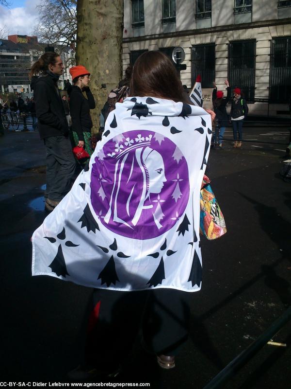 Duchesse Anne, dans le coeur de tous les Bretons. Manifestation anti-aéroport à Nantes le 22 février 2014.