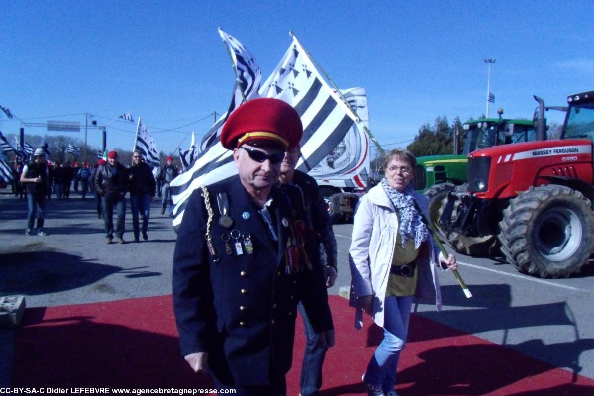 États Généraux des Bonnets Rouges de Morlaix : un colonel de l'armée (des Bonnets) rouge ?