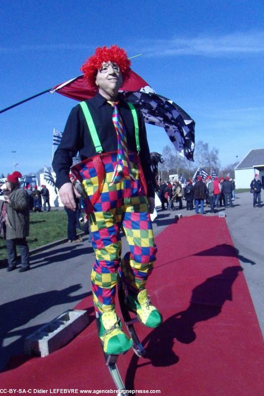 États Généraux des Bonnets Rouges de Morlaix : je crois reconnaître un certain François H. Il est invité en chair et en os officiellement en Bretagne.