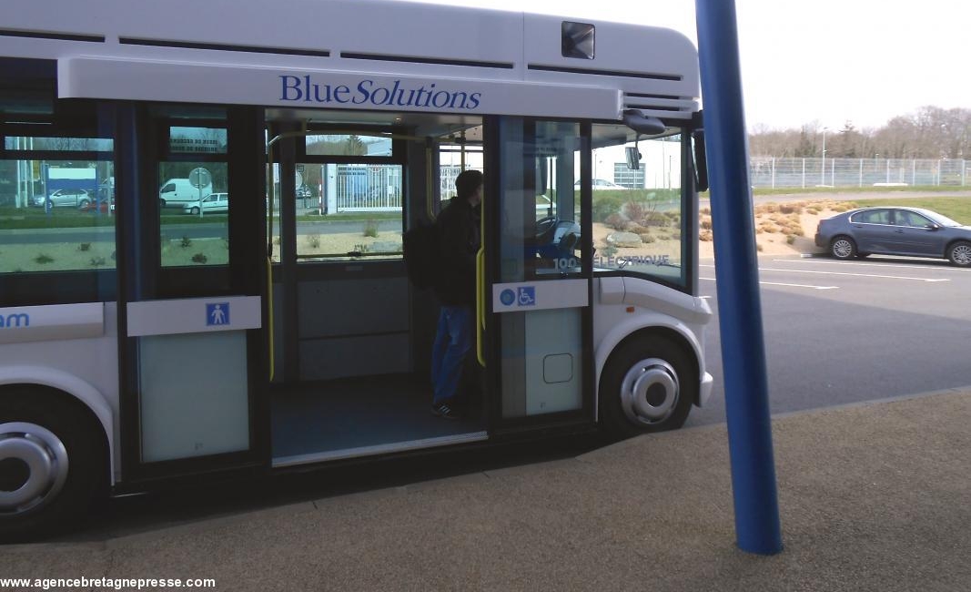 Protype du Bluetram montré pour la première fois à Ergué-Gabéric, le 15-03-14