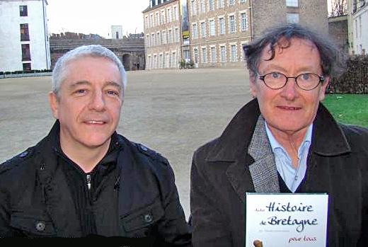 les conférenciers lors de leur passage au château des ducs de Bretagne