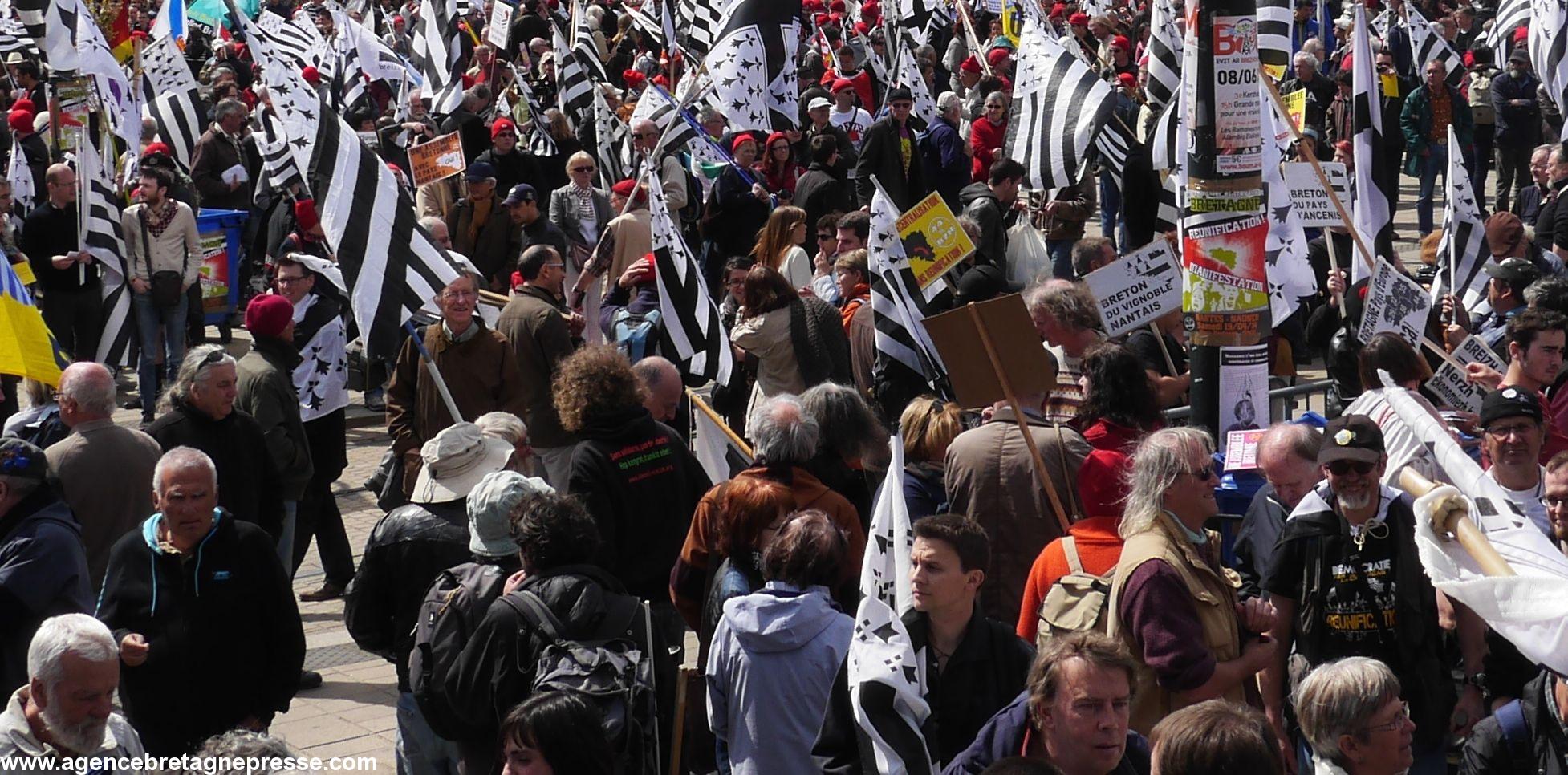 Nantes 19 avril 2014. Manifestation historique pour la réunification de la Bretagne. Avant le départ.