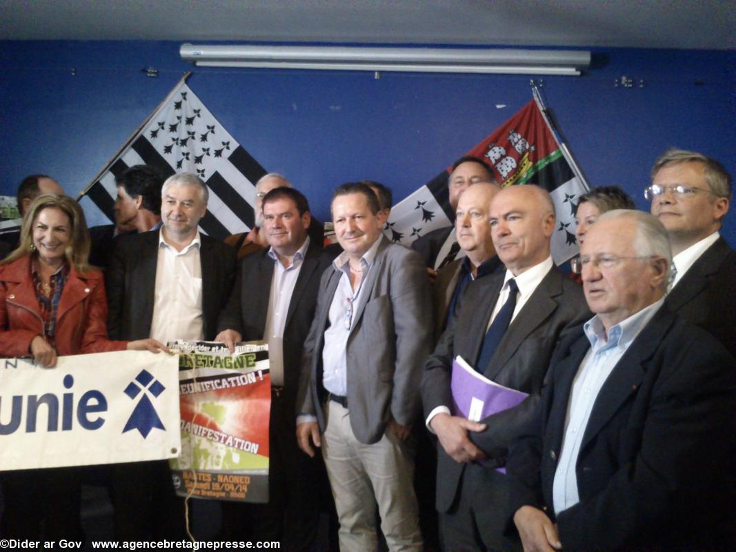 Matin du 19/04/14 à Nantes - Hommes politiques et syndicaux pour la réunification de la Bretagne