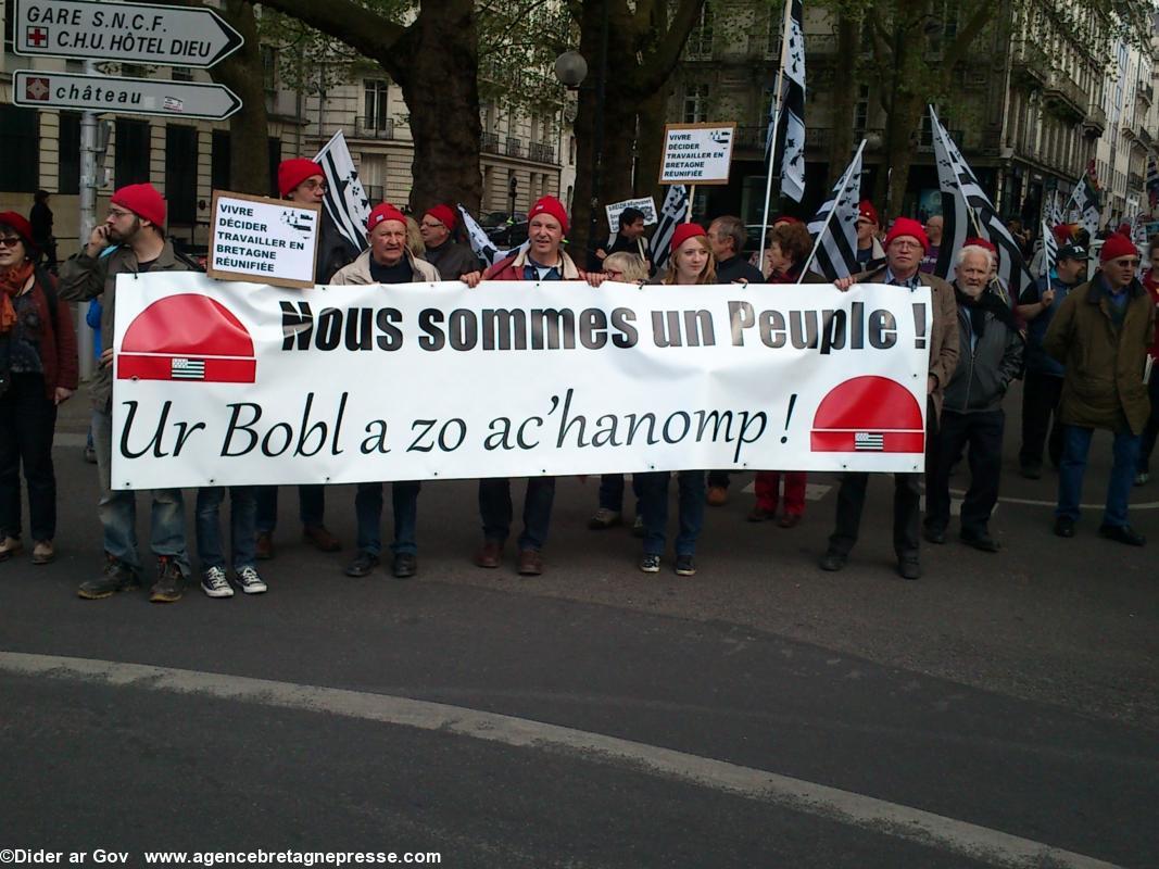 Banderole Manifestation réunification Nantes 19/04/14