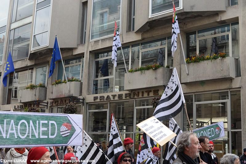 Nantes, 19 avril 2014, manifestation. Devant la mairie de Nantes. Dirak ti-kêr Naoned.