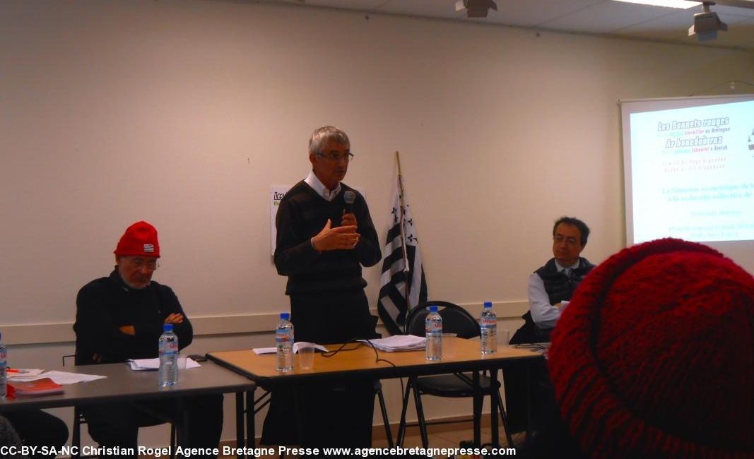 Jean-Pierre Le Mat, porte-parole du collectif Vivre, décider et travailler en Bretagne, à Plonéour-Lanvern, le 28-04-14.