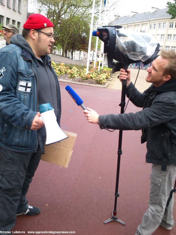 Manifestation du 1er mai des Bonnets rouges à Saint-Nazaire. Olier Anezo, du pôle ouvrier 44 des Bonnets rouges