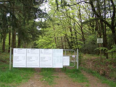 Affichage en forêt de LANOUEE des permis accordés par la préfecture du Morbihan.