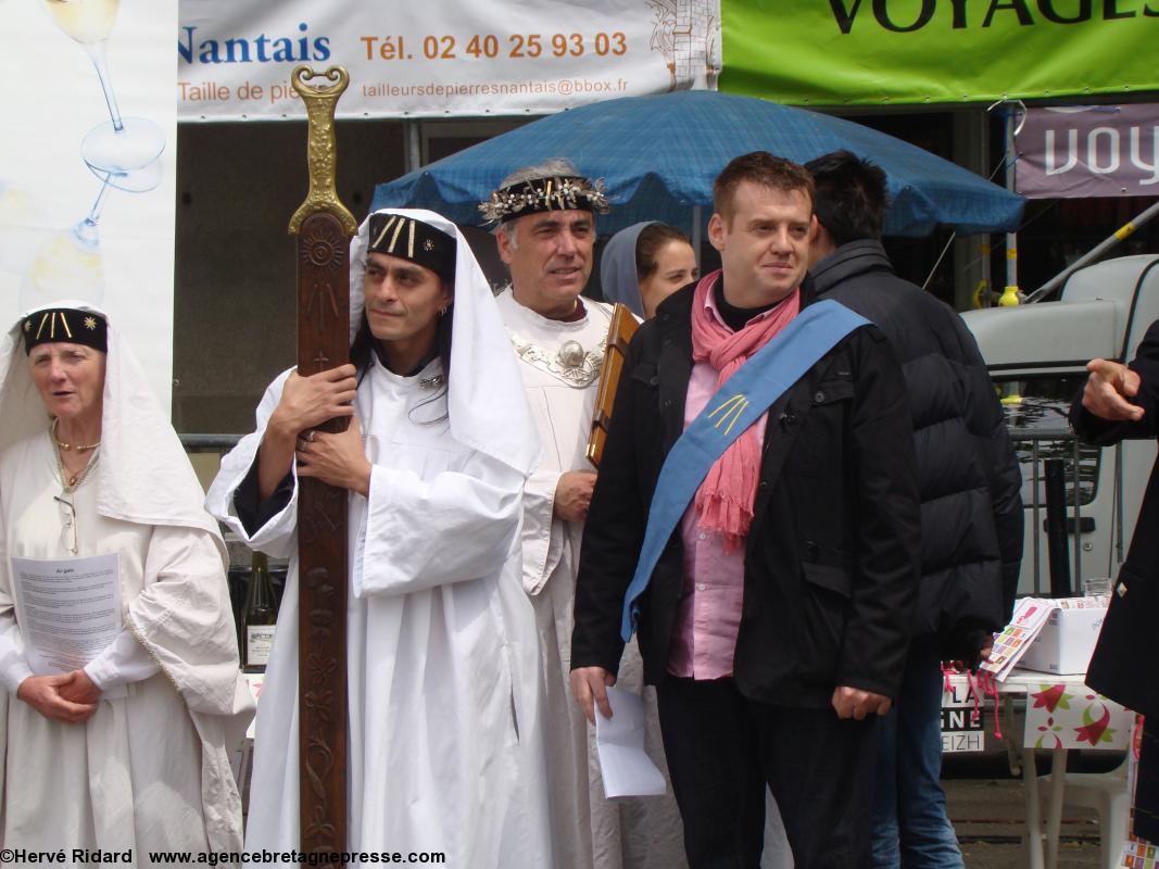 Tablée bretonne 2012. Avant le rituel druidique.