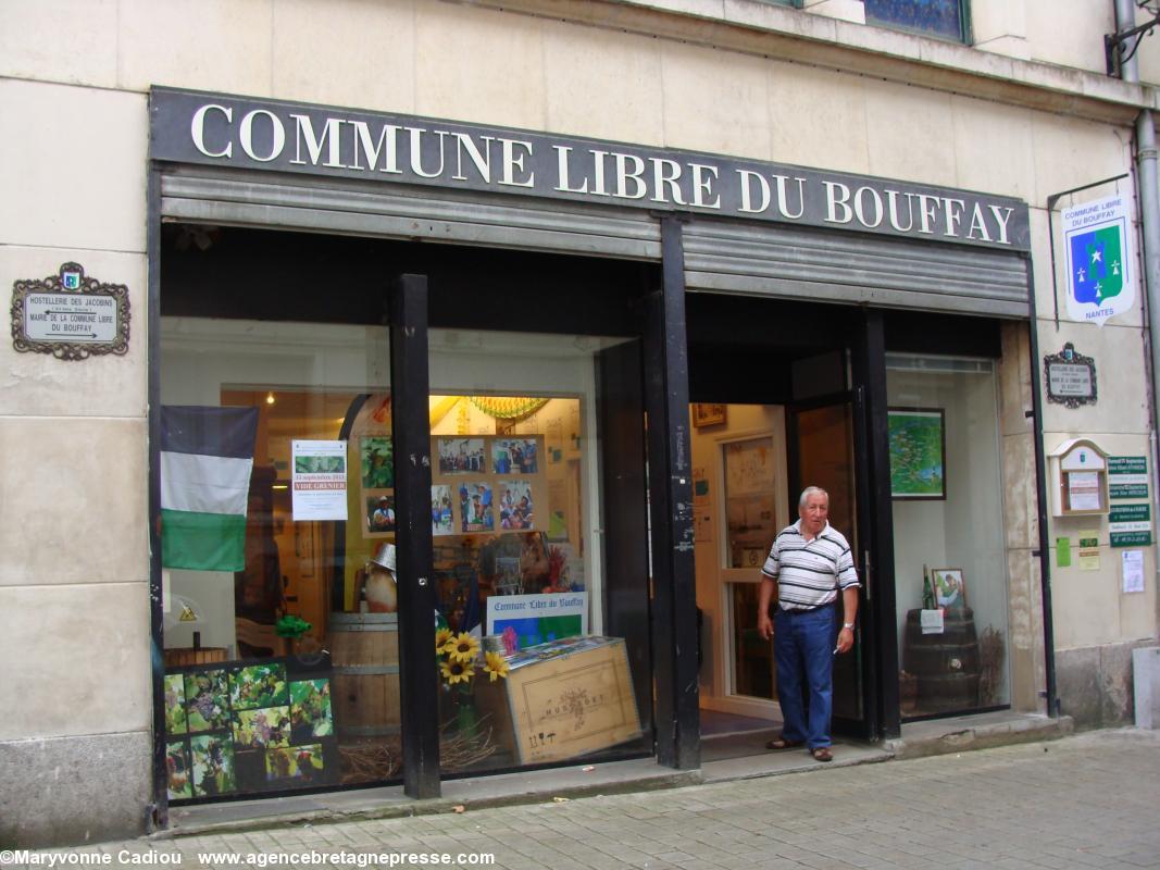 Le siège de l'association de La Commune libre du Bouffay, rue du Vieil Hôpital à Nantes.