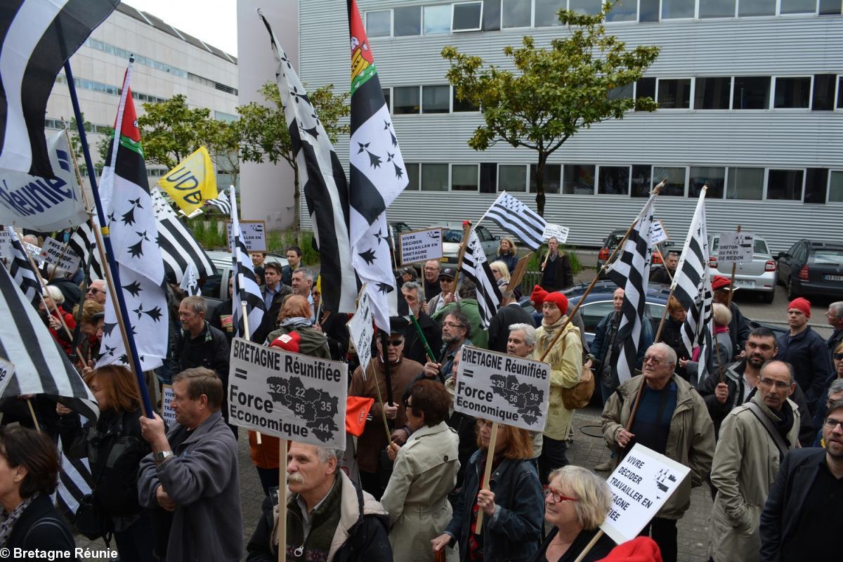 Nantes devant le Palais des Pays de la Loire