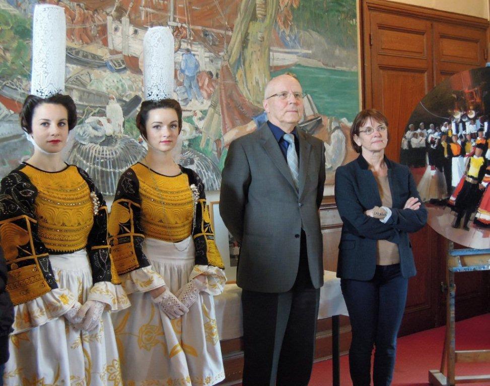 Annick Le Loc'h, députée, Bernard Le Floc'h et Reine des Brodeuses 2013