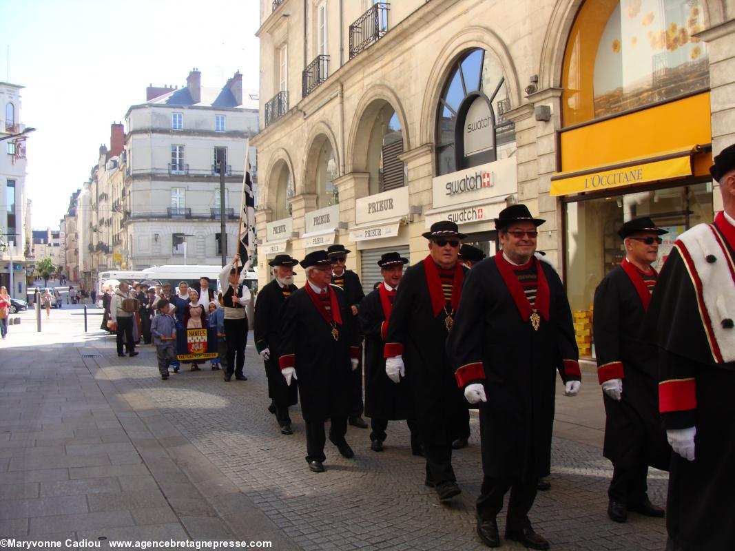 Dans la rue d'Orléans.