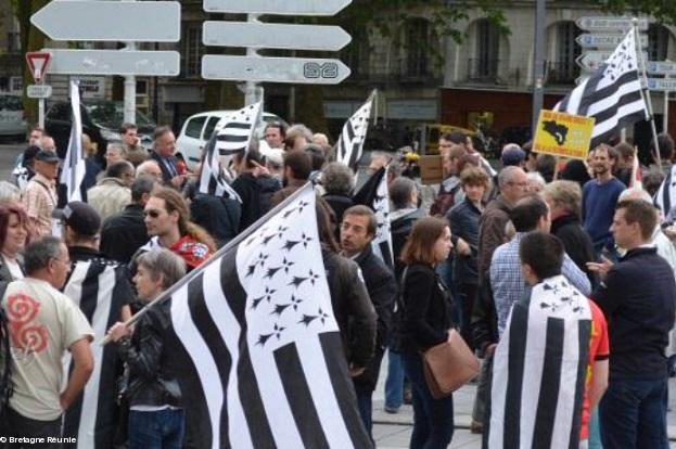 Nantes 3 juin 2014. Aux abords de la préfecture au départ de la rue de Strasbourg.