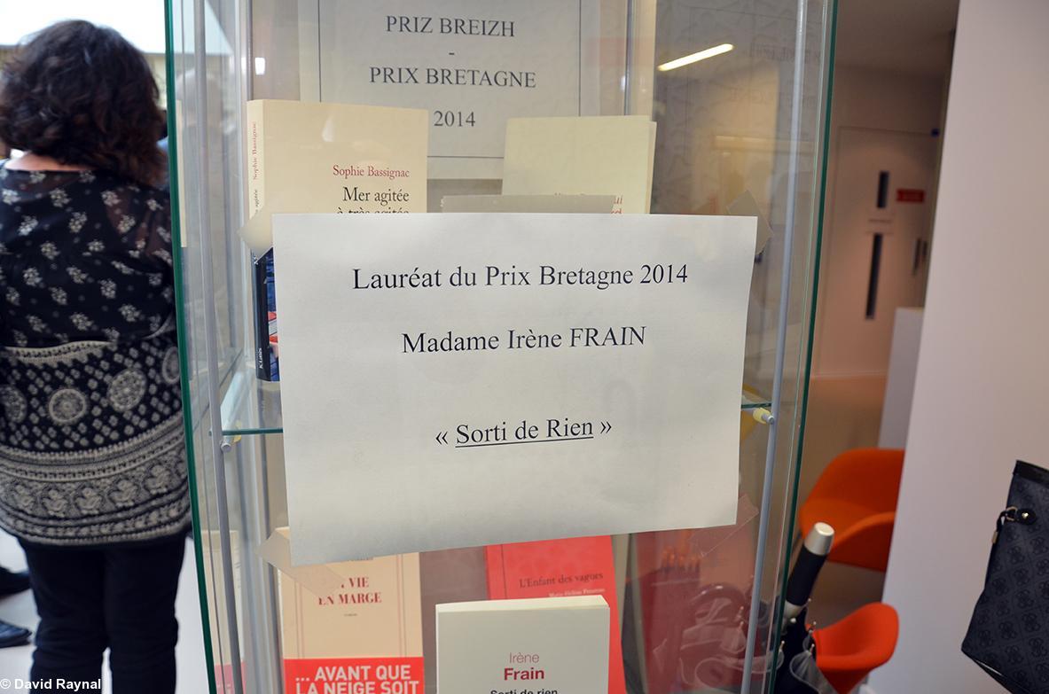 Sorti de rien est le dernier ouvrage d'Irène Frain aux éditions du Seuil.