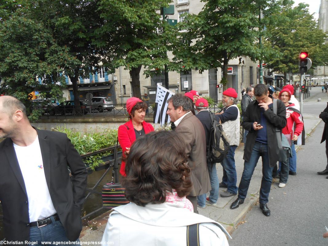 Conférence de presse à Quimper, Bonnets rouges, 05-06-14