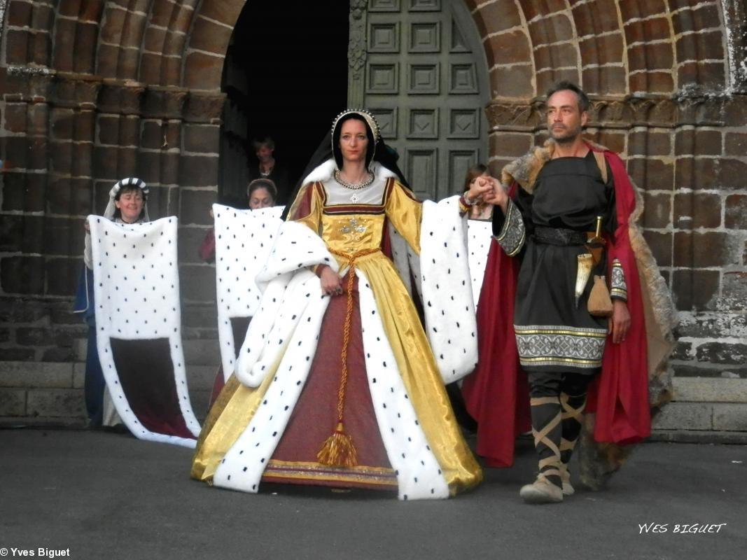 Saint-Gildas-des-Bois (44) 22 mai 2014. LA robe d'Anne de Bretagne