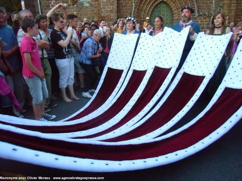 Saint-Gildas-des-Bois (44) 22 mai 2014. LA robe d'Anne de Bretagne