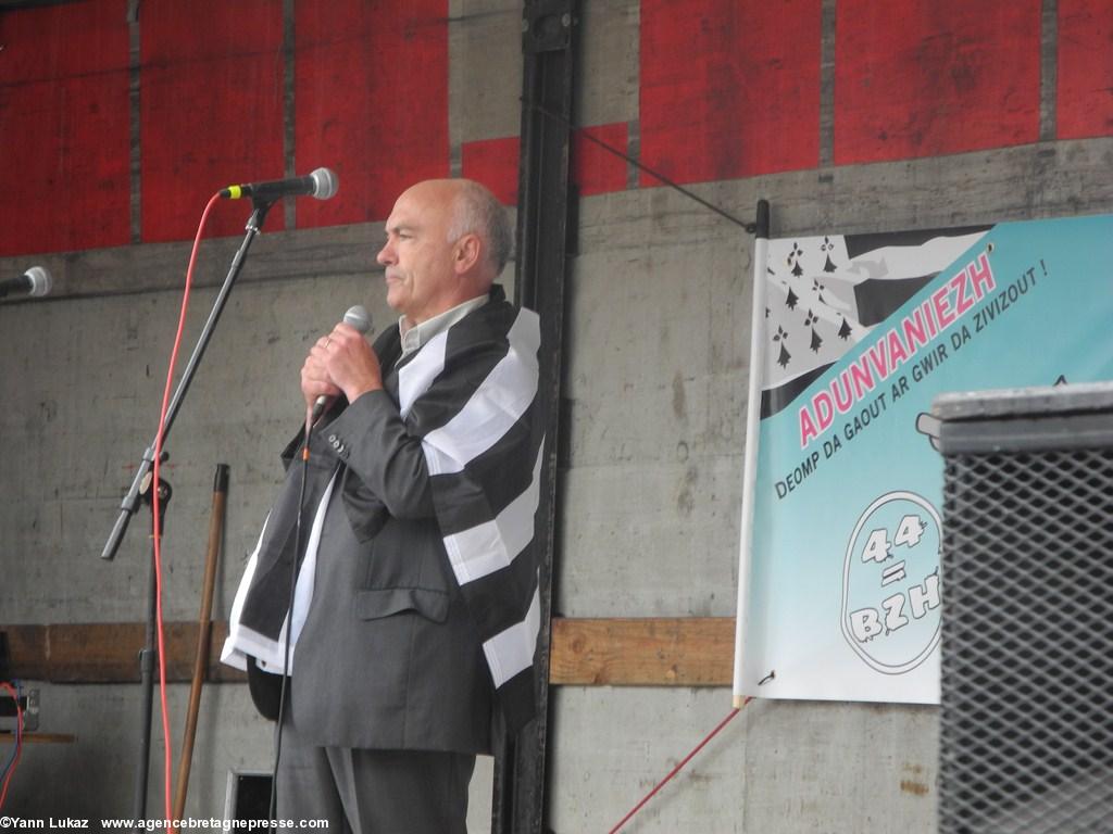 [Nantes, manifestation 28/06/2014] temps des prises de paroles . Au fond: 