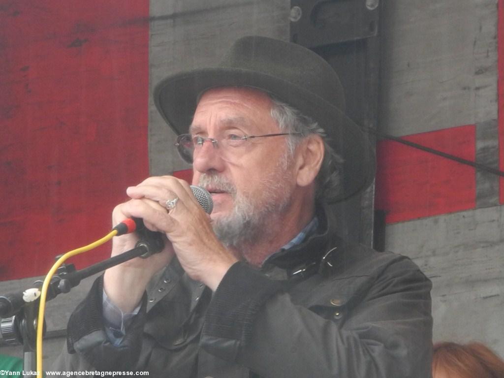 [Nantes, manifestation 28/06/2014] temps des prises de paroles. Gilles Servat.