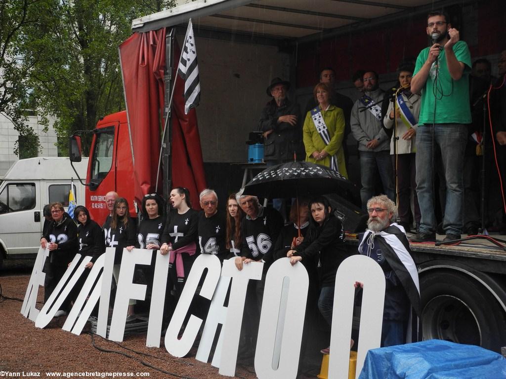 [Nantes, manifestation 28/06/2014] temps des prises de paroles. Jonathan Guillaume, à l'organisation.