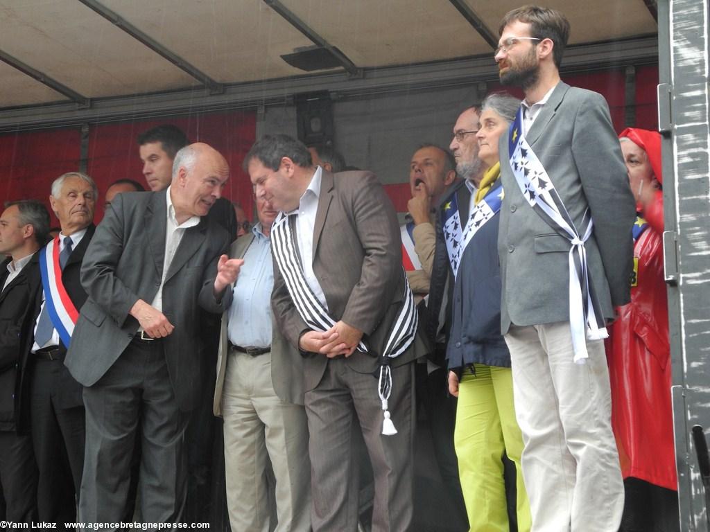 [Nantes, manifestation 28/06/2014] sur l'estrade.