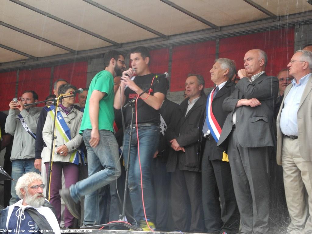 [Nantes, manifestation 28/06/2014] sur l’estrade.