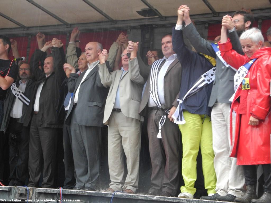 [Nantes, manifestation 28/06/2014] sur l’estrade.