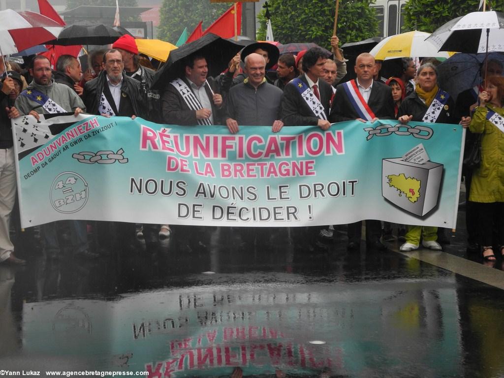 [Nantes, manifestation 28/06/2014], défilé. Reflets et bonne humeur! Objectif: un avenir radieux.