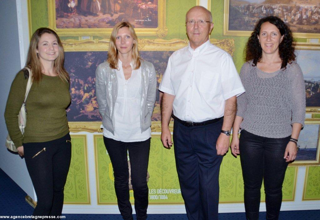 Elise Baldi costumière, Marie Prigent-Viégas commissaire de l'exposition et conservatrice du musée, Bernard Le Floc'h maire-adjoint à la culture, Solenn Boënnec médiatrice culturelle et co-commissaire de l'exposition