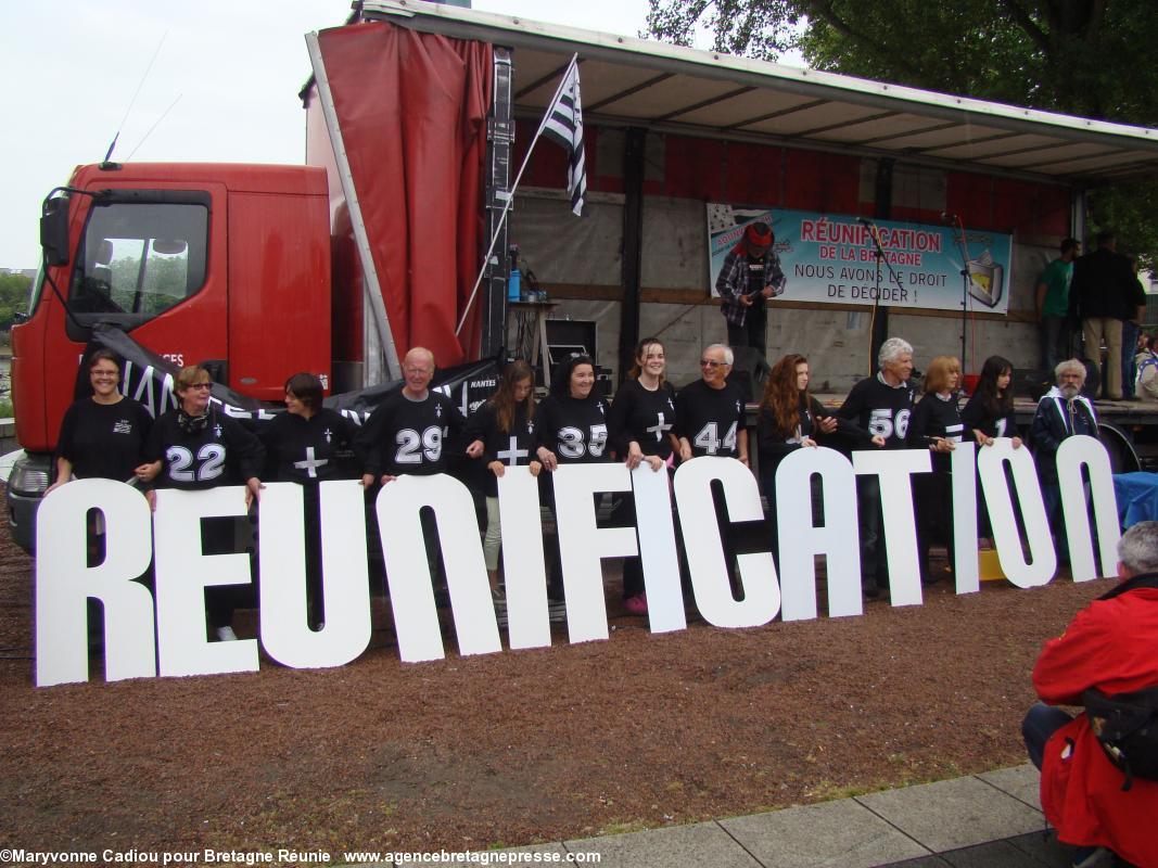 Lettres et t-shirts spéciaux, image symbolique.