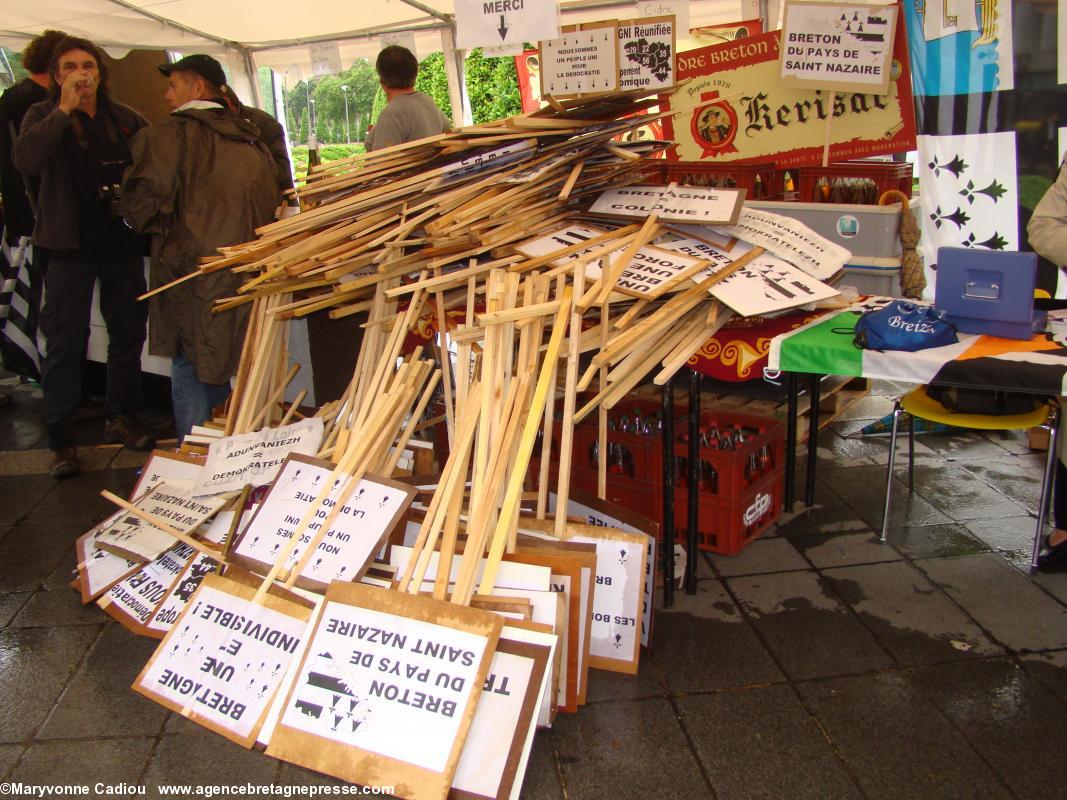 Nantes - manifestation pour la réunification - 28 juin 2014. Elles pourront éventuellement re-servir. Ce que ne souhaitent pas Bretagne réunie !!!