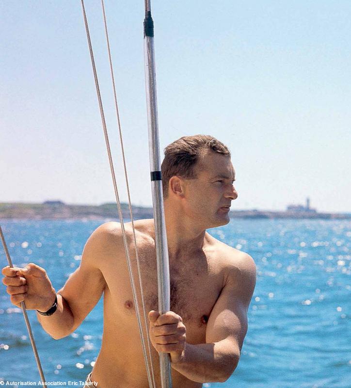 Le port d'attache d'Eric Tabarly, La Trinité-sur-Mer, lui consacre une exposition photo sur le môle Caradec tout l'été.