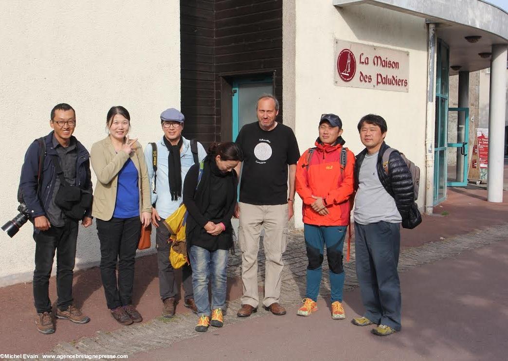 The Korean delegation with the author in front of the House of Paludiers at Saillé.