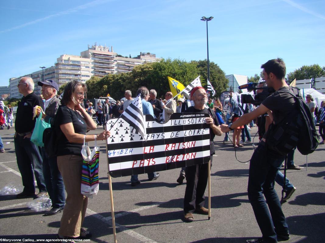 En attente avant le départ, un bandeau personnel.