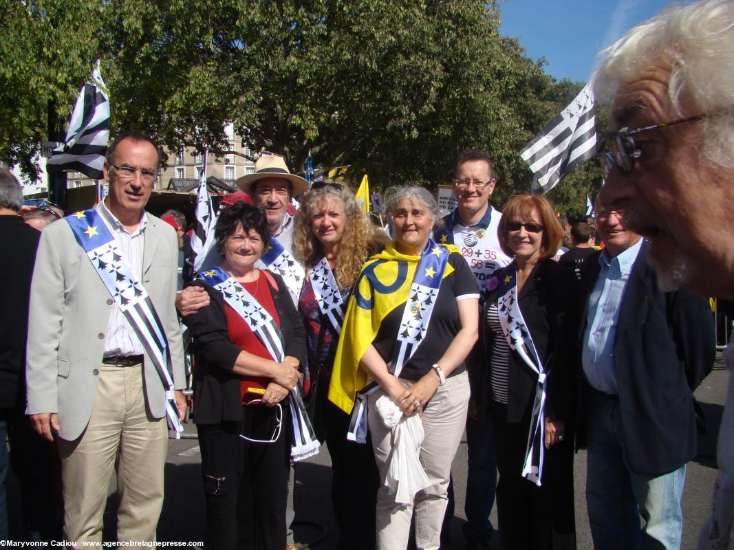 Yann Choucq a failli... Devant J.-M. Le Boulanger, Monique Bréand, Herri Gourmelen, Kaourintine Hulaud, Mona Bras, Kristian Guyonvarc'h, Lena Louarn, conseillers régionaux, et P. Mareschal.