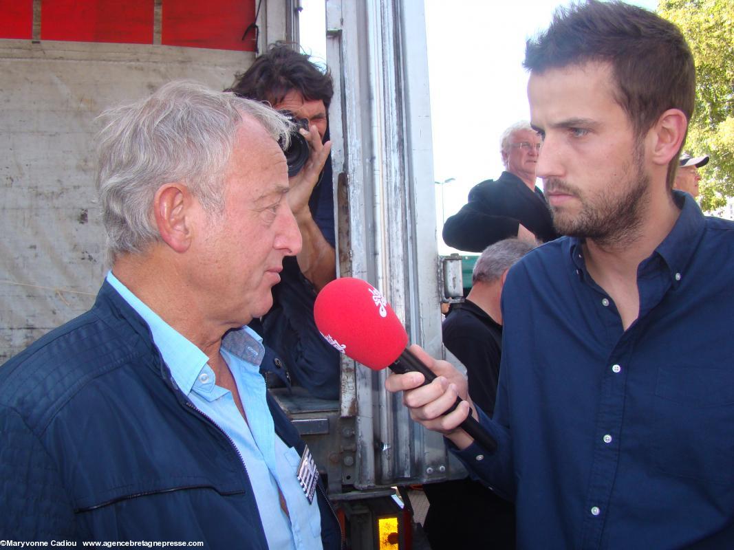 Yann Queffelec interviewé par <i>Le petit Journal</i>.