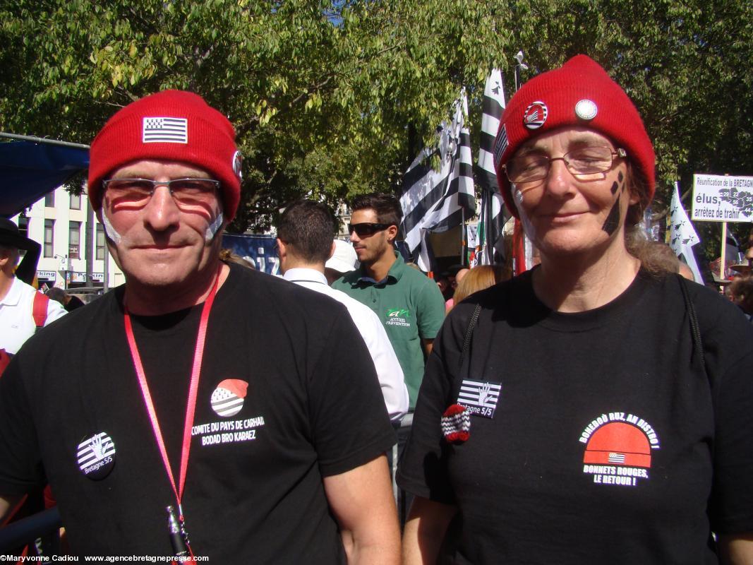 Quittons-nous avec un Bonnet et une Bonnette rouges de Karaez maquillés !