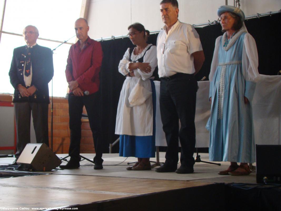 La fête de l'après-midi commence par une minute de silence à la mémoire de Hervé Gourdel...