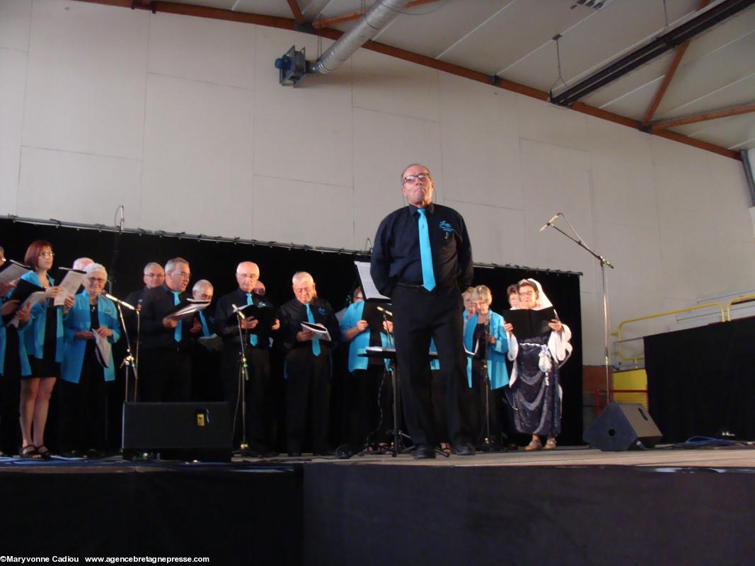 Chorale <i>Croches en choeur</i> de Crossac. Chef de choeur Jean-Claude Le Gal.