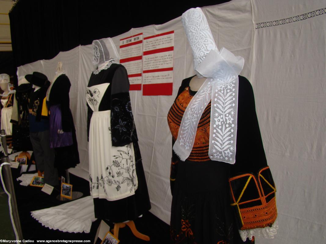 Expo costumes. Pays bigouden (Pont-l'Abbé) et Poher (Carhaix).