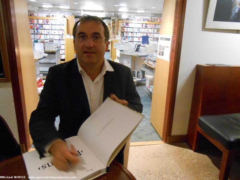 Frédéric Morvan, en dédicace à la librairie Dialogues de Brest le 22 Octobre 2014