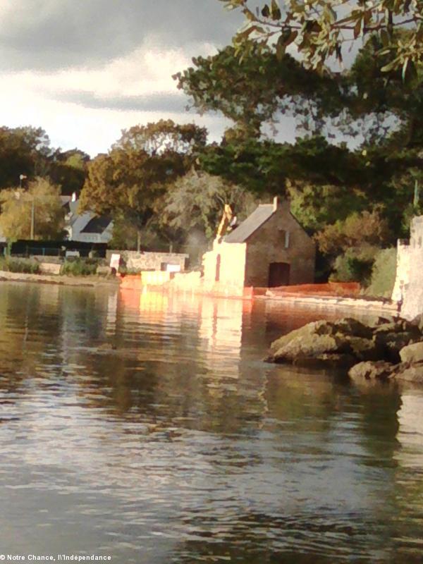 Démolition d'une maison sur le domaine public maritime