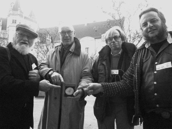 De gauche à droite : Michel Chauvin (DIHUNERIEN), Jacky Flippot (CHATEAU ET ESSOR BLINOIS), Jakez de Poulpiquet (TUDJENTIL BREIZH), Jean-Loup Le Cuff (MUSEE ARCHIPEL BRETON), membres fondateurs du Comité Anne de Bretagne (Photo : Dider ar Gov)