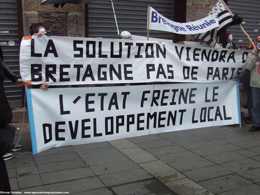 Rassemblement devant le siège du PS. Nantes, 02/12/14