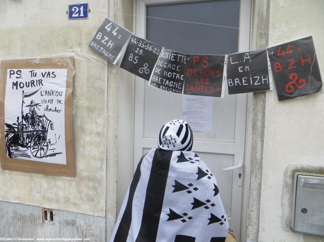 Décorations militantes sur le local du PS nazairien