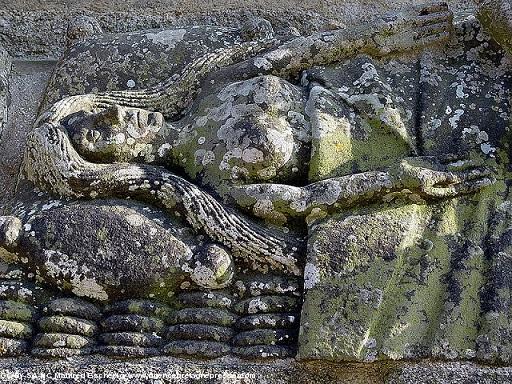 Vierge couchée de Tronoen